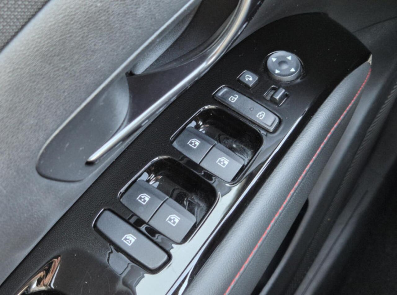 Hyundai TUCSON 1.6 T-GDI PHEV N Line 4WD / Vaste Trekhaak 13-polig (Trekgewicht 1.350kg) / Stuur- en Stoelverwarming / Stoelverkoeling / 360° Camera / Apple Carplay & Android Auto / Elektrische Achterklep / Climate Control / Adaptieve Cruise Control / Elektrisch Verste