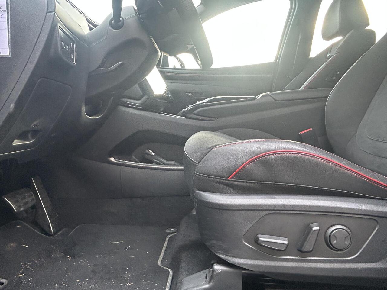 Hyundai TUCSON 1.6 T-GDI PHEV N Line 4WD / Trekhaak 1.350 Trekgewicht / Elektrische Achterklep / Elektrisch Verstelbare Stoelen / Stuur & Stoelverwarming / Stoelverkoeling / Adaptieve Cruise Control / Navigatie / Climate Control / Lichtmetalen Velgen /