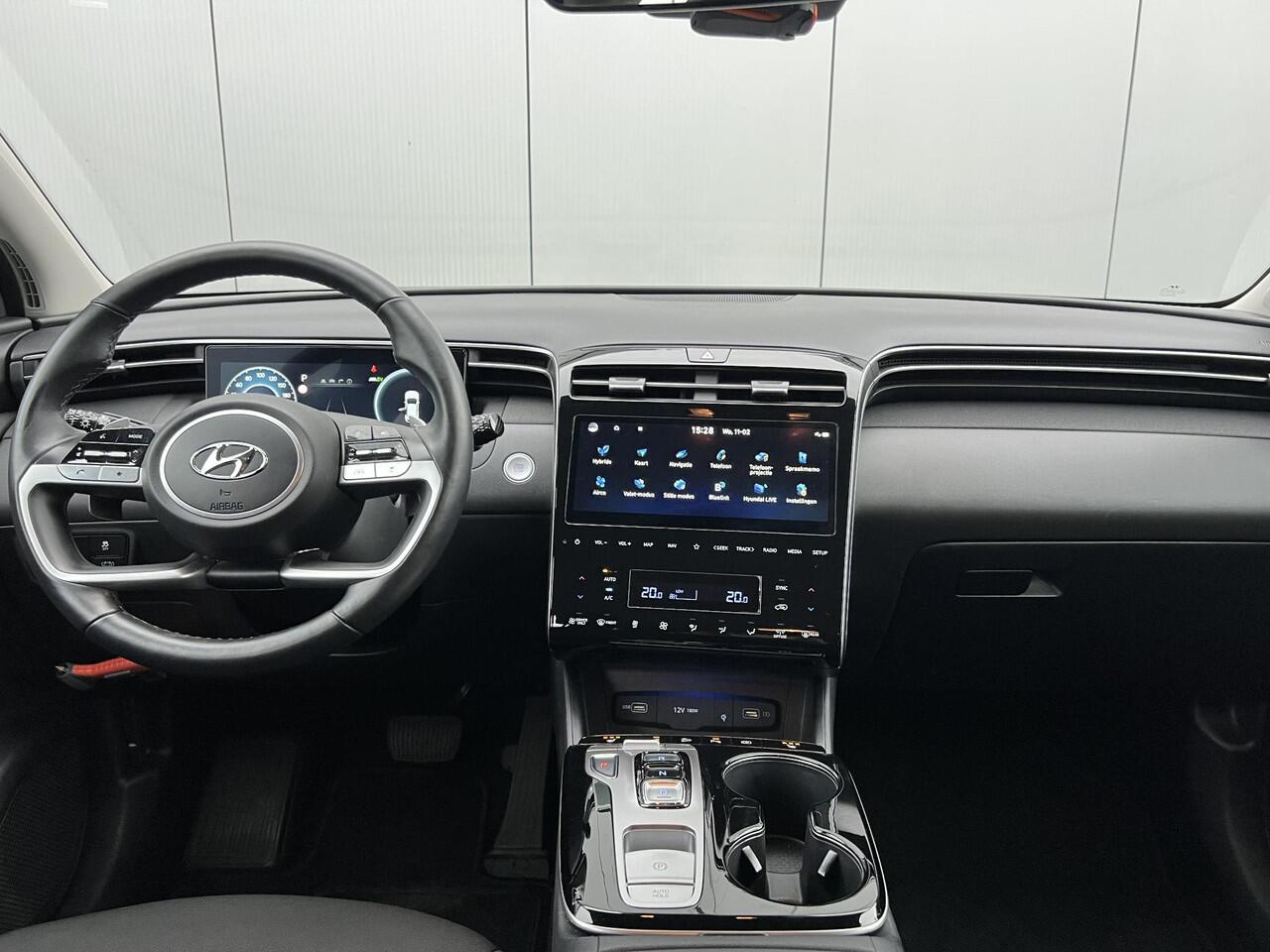Hyundai TUCSON 1.6 T-GDI HEV Comfort Smart / 1650 kg trekvermogen / Elektrische Achterklep / Navigatie / Stoel & Stuurverwarming / Android Auto & Apple CarPlay / Adaptieve Cruise Control / Achteruitrijcamera / Parkeersensoren Voor + Achter / Passagiersstoel In Hoogte Ve