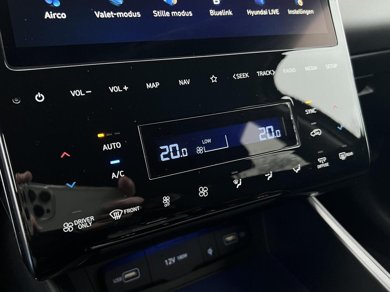 Hyundai TUCSON 1.6 T-GDI HEV Comfort Smart / 1650 kg trekvermogen / Elektrische Achterklep / Navigatie / Stoel & Stuurverwarming / Android Auto & Apple CarPlay / Adaptieve Cruise Control / Achteruitrijcamera / Parkeersensoren Voor + Achter / Passagiersstoel In Hoogte Ve