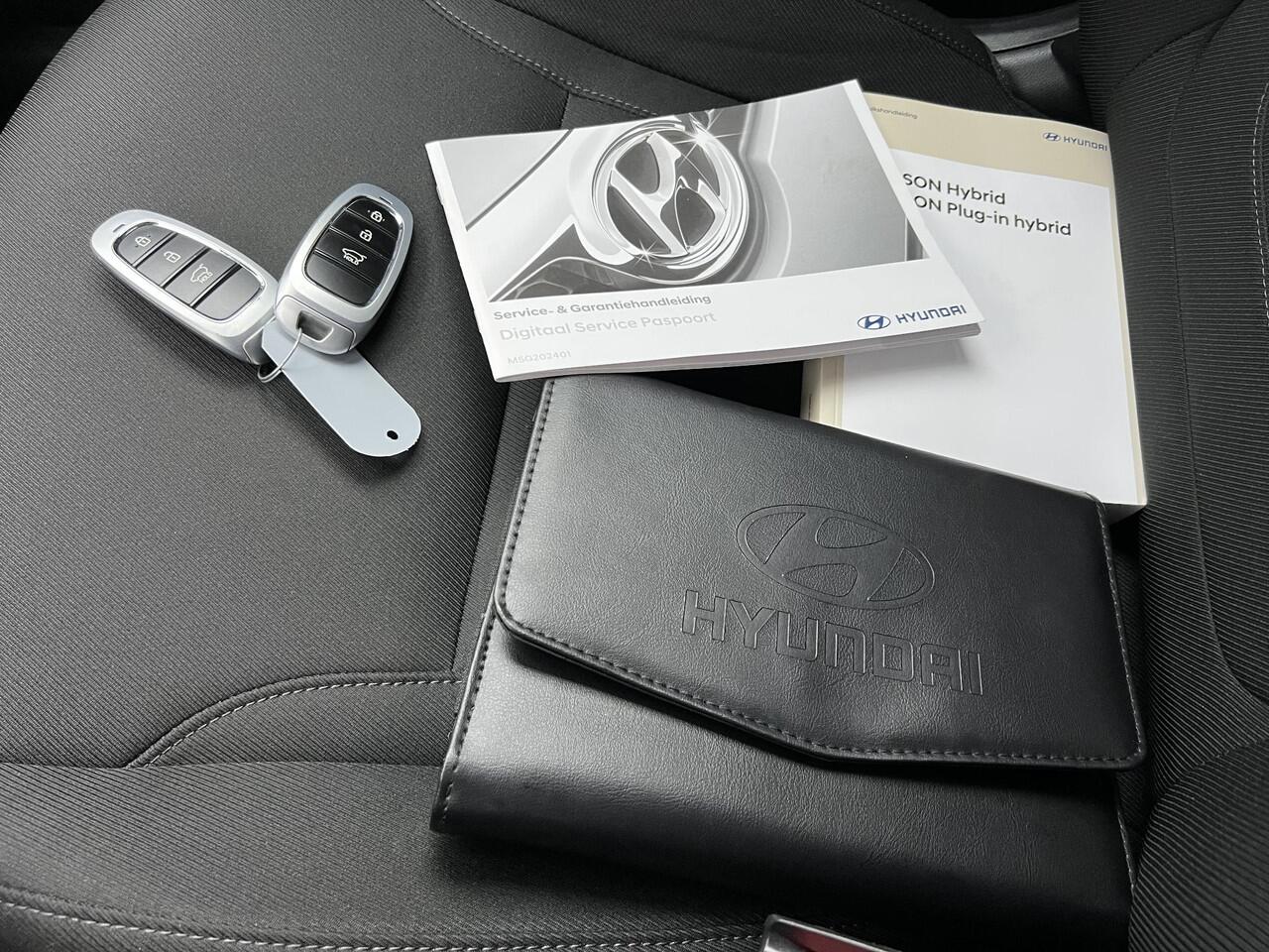 Hyundai TUCSON 1.6 T-GDI HEV Comfort Smart / 1650 kg trekvermogen / Elektrische Achterklep / Navigatie / Stoel & Stuurverwarming / Android Auto & Apple CarPlay / Adaptieve Cruise Control / Achteruitrijcamera / Parkeersensoren Voor + Achter / Passagiersstoel In Hoogte Ve