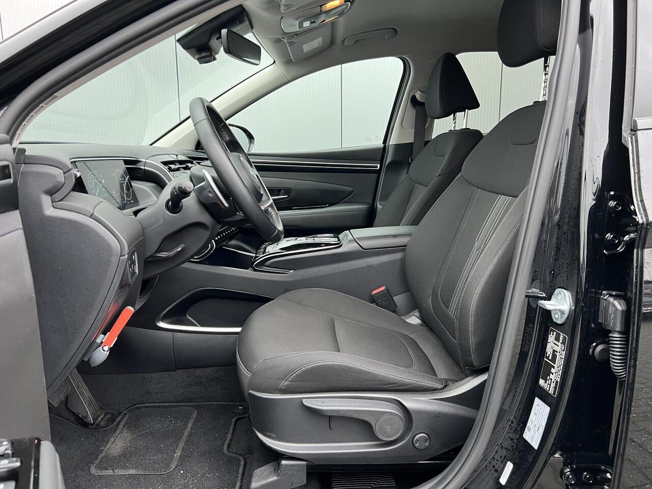 Hyundai TUCSON 1.6 T-GDI HEV Comfort Smart / 1650 kg trekvermogen / Elektrische Achterklep / Navigatie / Stoel & Stuurverwarming / Android Auto & Apple CarPlay / Adaptieve Cruise Control / Achteruitrijcamera / Parkeersensoren Voor + Achter / Passagiersstoel In Hoogte Ve