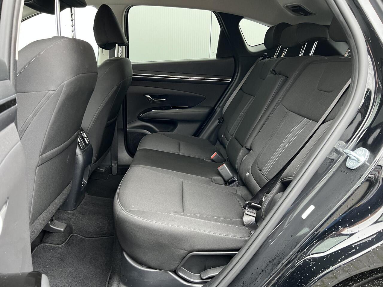 Hyundai TUCSON 1.6 T-GDI HEV Comfort Smart / 1650 kg trekvermogen / Elektrische Achterklep / Navigatie / Stoel & Stuurverwarming / Android Auto & Apple CarPlay / Adaptieve Cruise Control / Achteruitrijcamera / Parkeersensoren Voor + Achter / Passagiersstoel In Hoogte Ve