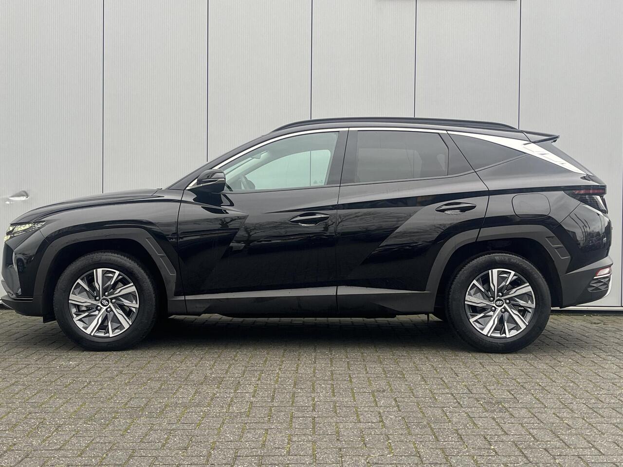 Hyundai TUCSON 1.6 T-GDI HEV Comfort Smart / 1650 kg trekvermogen / Elektrische Achterklep / Navigatie / Stoel & Stuurverwarming / Android Auto & Apple CarPlay / Adaptieve Cruise Control / Achteruitrijcamera / Parkeersensoren Voor + Achter / Passagiersstoel In Hoogte Ve