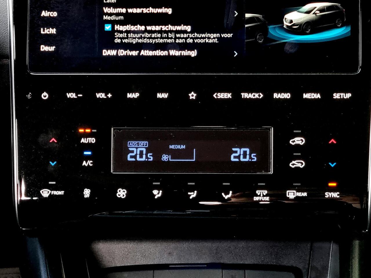 Hyundai TUCSON 1.6 T-GDI PHEV Comfort Smart 4WD / Vaste Trekhaak 13-polig (Trekgewicht 1.350kg) / Achteruitrijcamera / Stuur- en Stoelverwarming / Climate Control / Adaptieve Cruise Control / Apple Carplay & Android Auto / Keyless Entry & Start / Navigatie full map / E