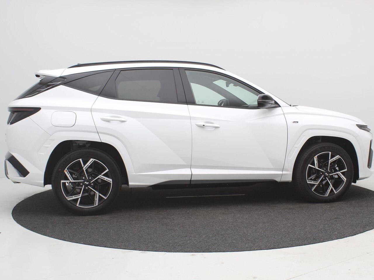 Hyundai TUCSON 1.6 T-GDI PHEV N Line Edition / Navigatie / Leer-Alcantara bekleding met rode stiksel / 19" LMV / Stoelverwarming voor / LED verlichting /