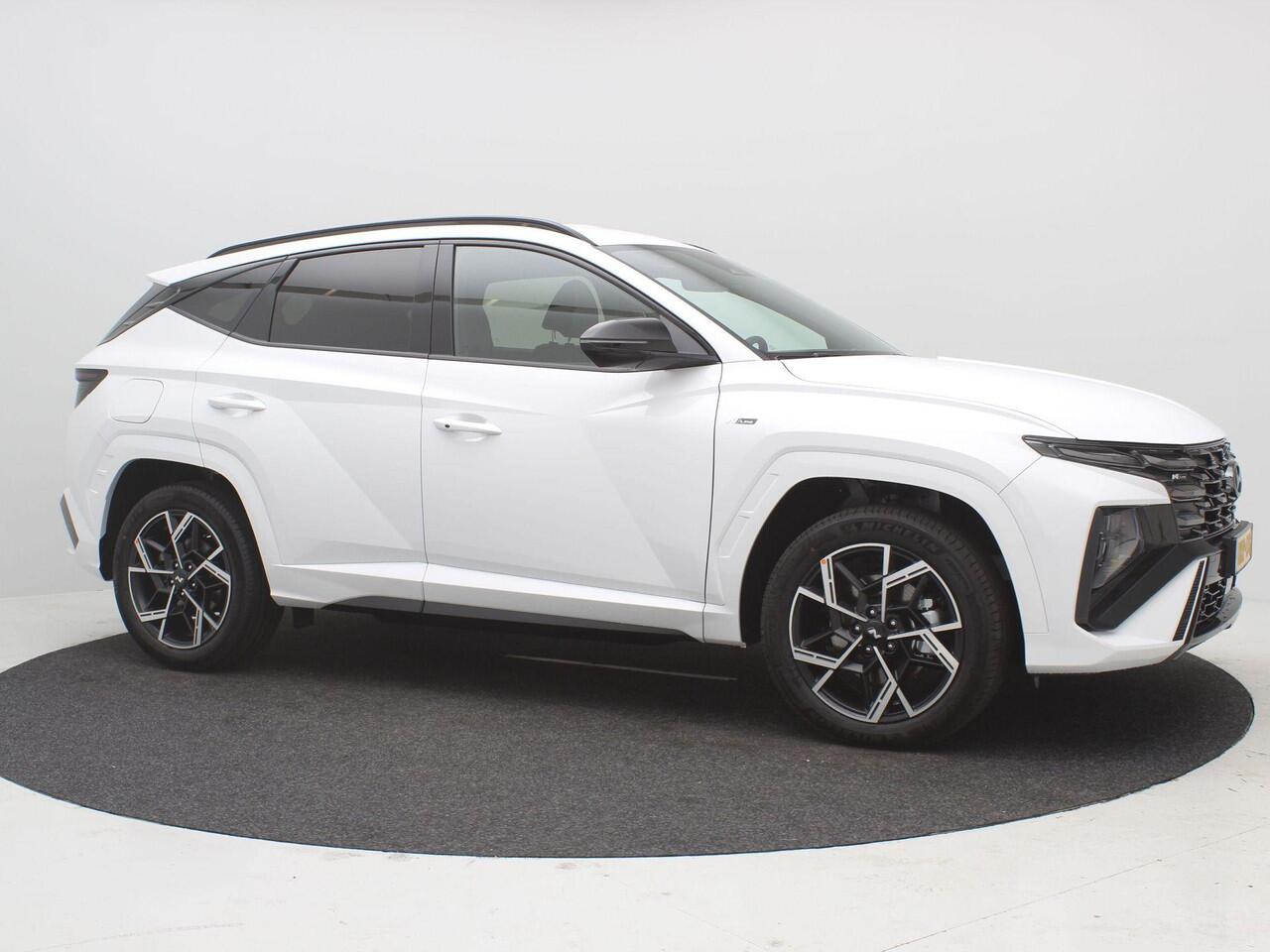 Hyundai TUCSON 1.6 T-GDI PHEV N Line Edition / Navigatie / Leer-Alcantara bekleding met rode stiksel / 19" LMV / Stoelverwarming voor / LED verlichting /