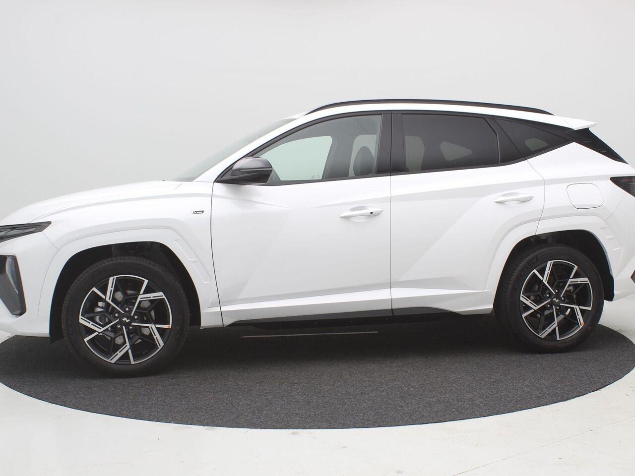 Hyundai TUCSON 1.6 T-GDI PHEV N Line Edition / Navigatie / Leer-Alcantara bekleding met rode stiksel / 19" LMV / Stoelverwarming voor / LED verlichting /