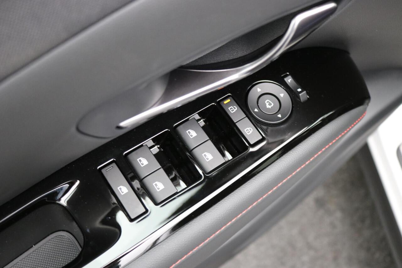 Hyundai TUCSON 1.6 T-GDI PHEV N Line Edition / Navigatie / Leer-Alcantara bekleding met rode stiksel / 19" LMV / Stoelverwarming voor / LED verlichting /