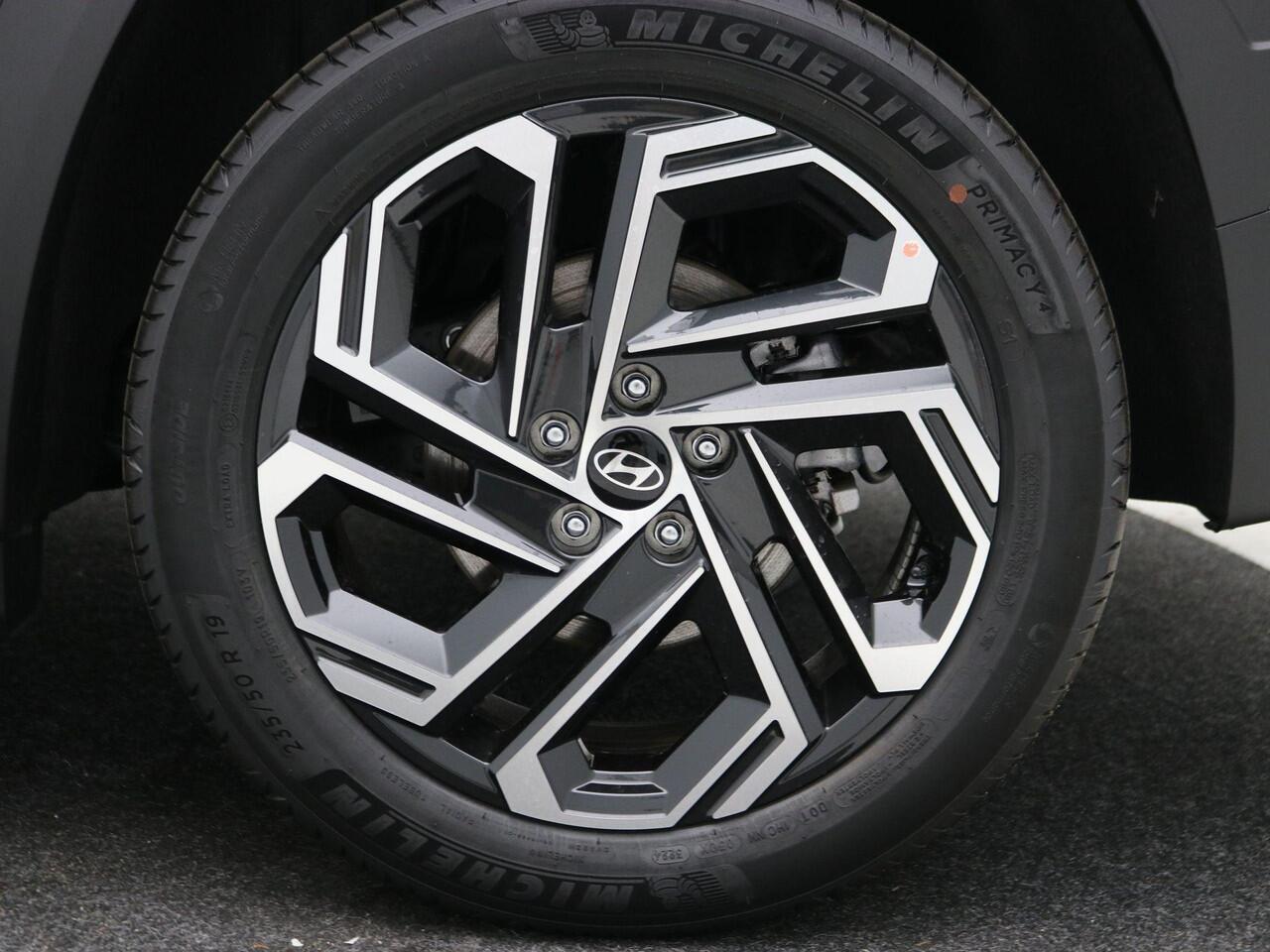 Hyundai TUCSON 1.6 T-GDI PHEV Comfort Smart / Two Tone / Navigatie / Automatische achterklep / Adaptieve Cruise Control / Plug-In-Hybride / 19" LMV / 5 Jaar Fabrieksgarantie /