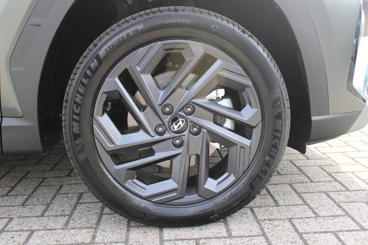 Hyundai TUCSON 1.6 T-GDI PHEV 252PK 20TH ANNIVERSARY+SKY *NIEUW* | PANORAMISCH SCHUIF/KANTELDAK | STUUR / STOELVERWARMING | FULL LED KOPLAMPEN | HALF ALCANTARA / LEDER 20TH ANNIVERSARY DESIGN MET GROENE STIKSELS | NAVIGATIE | ADAPTIVE CRUISE CONTROL | DRAADLOOS APPLE CA