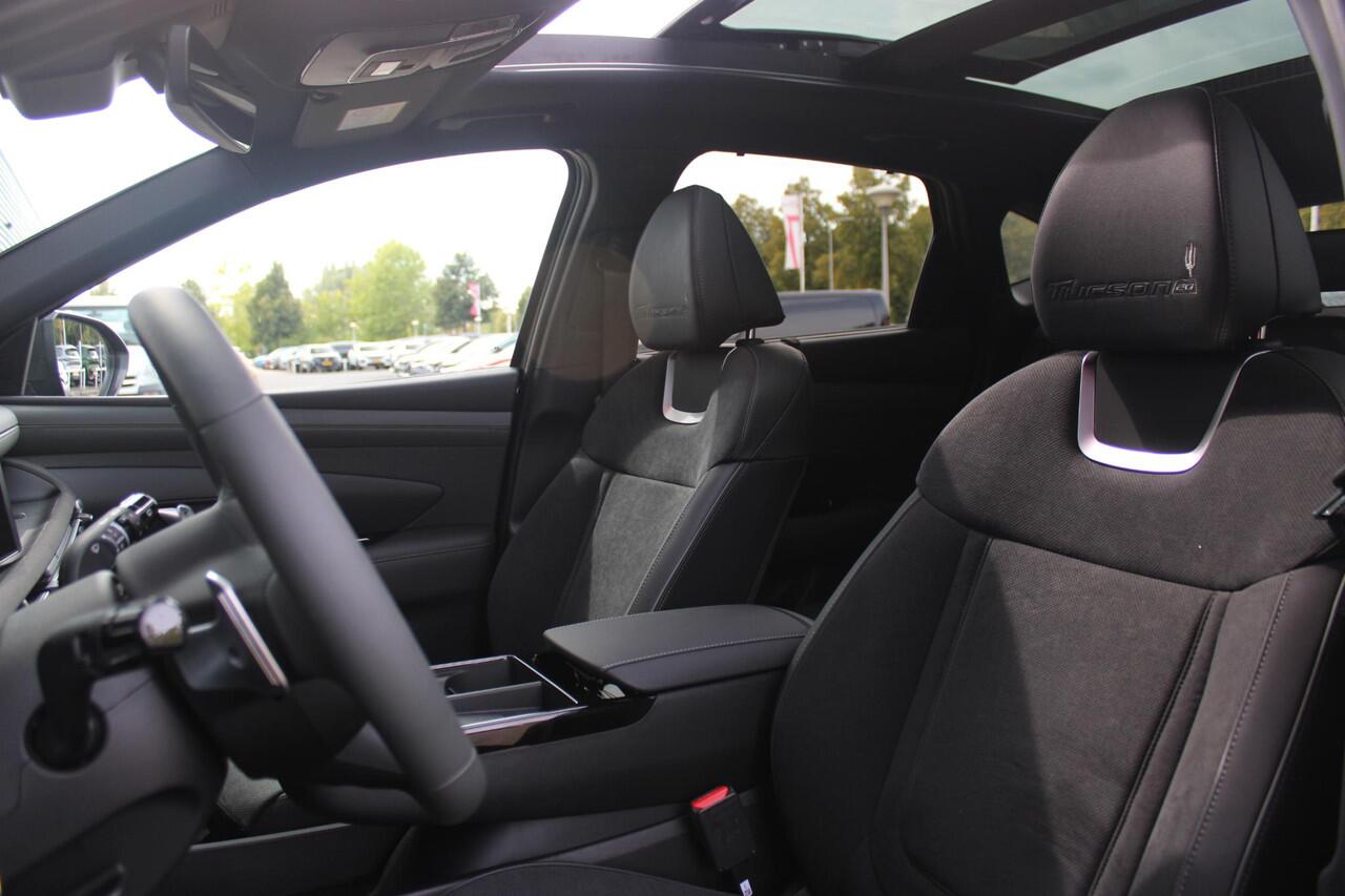 Hyundai TUCSON 1.6 T-GDI PHEV 252PK 20TH ANNIVERSARY+SKY *NIEUW* | PANORAMISCH SCHUIF/KANTELDAK | STUUR / STOELVERWARMING | FULL LED KOPLAMPEN | HALF ALCANTARA / LEDER 20TH ANNIVERSARY DESIGN MET GROENE STIKSELS | NAVIGATIE | ADAPTIVE CRUISE CONTROL | DRAADLOOS APPLE CA