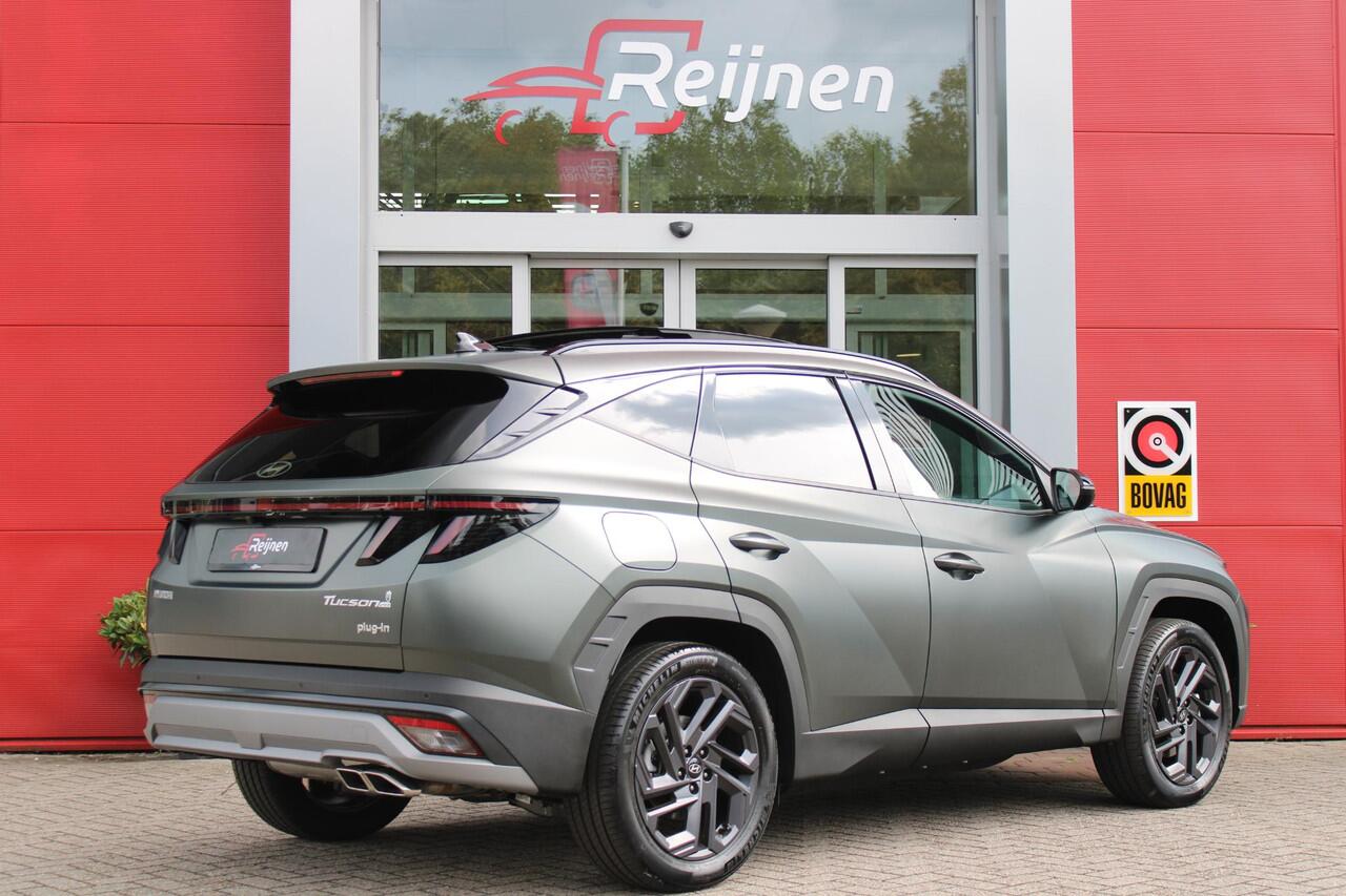 Hyundai TUCSON 1.6 T-GDI PHEV 252PK 20TH ANNIVERSARY+SKY *NIEUW* | PANORAMISCH SCHUIF/KANTELDAK | STUUR / STOELVERWARMING | FULL LED KOPLAMPEN | HALF ALCANTARA / LEDER 20TH ANNIVERSARY DESIGN MET GROENE STIKSELS | NAVIGATIE | ADAPTIVE CRUISE CONTROL | DRAADLOOS APPLE CA