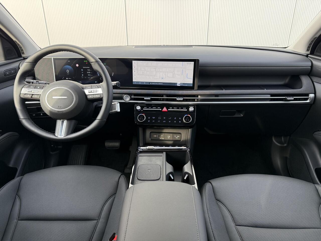 Hyundai TUCSON 1.6 T-GDI PHEV Premium / 4000 Voordeel / Zwart Leder / Navigatie / 360 Camera / Memory Seat / Stoelverkoeling / Stoelverwarming Voor + Achter / Stuurverwarming / KRELL Audio /