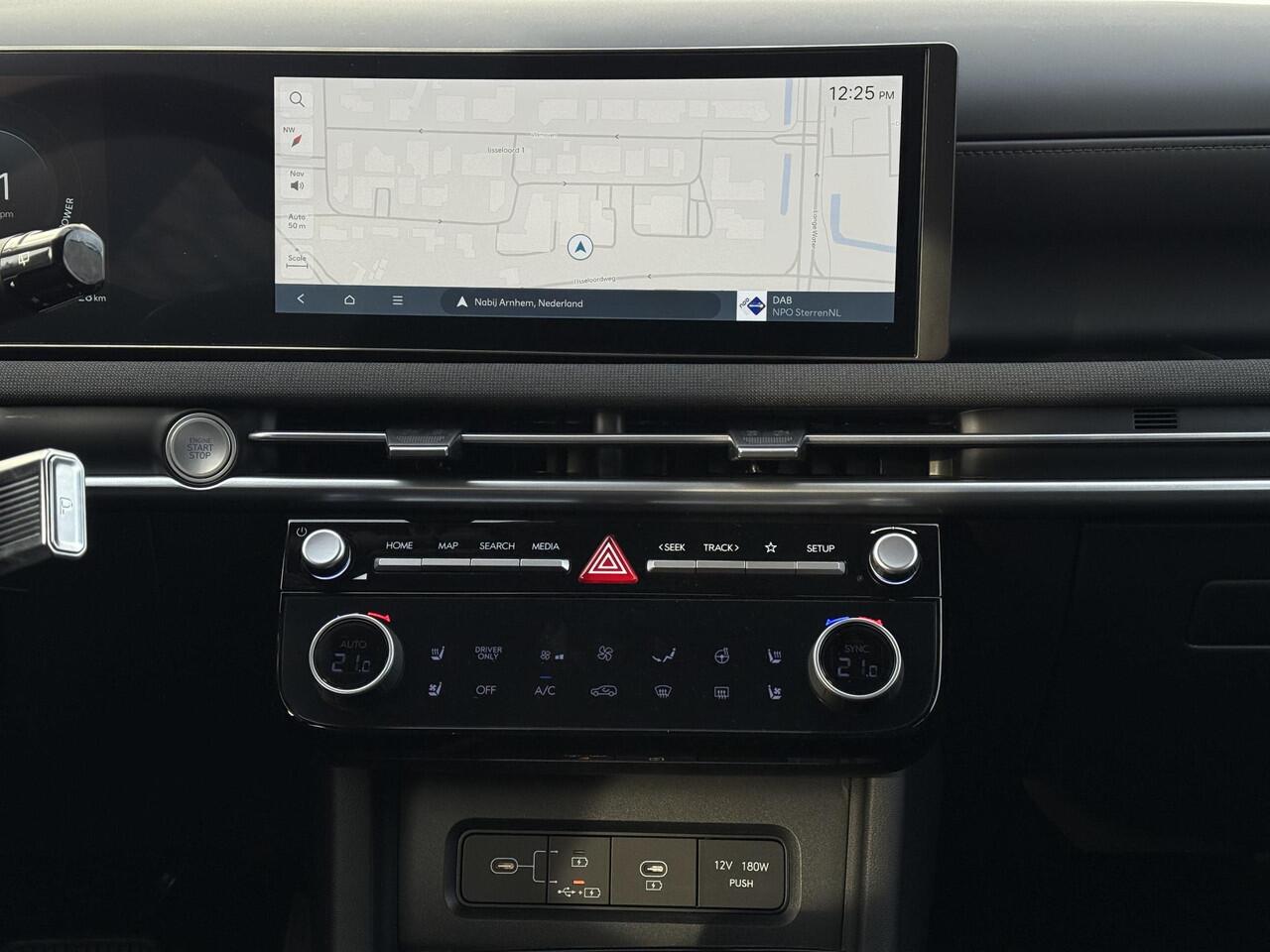 Hyundai TUCSON 1.6 T-GDI PHEV Premium / 4000 Voordeel / Zwart Leder / Navigatie / 360 Camera / Memory Seat / Stoelverkoeling / Stoelverwarming Voor + Achter / Stuurverwarming / KRELL Audio /