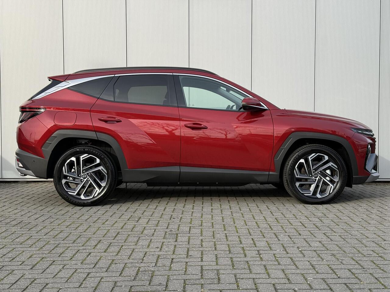 Hyundai TUCSON 1.6 T-GDI PHEV Premium / 4000 Voordeel / Zwart Leder / Navigatie / 360 Camera / Memory Seat / Stoelverkoeling / Stoelverwarming Voor + Achter / Stuurverwarming / KRELL Audio /
