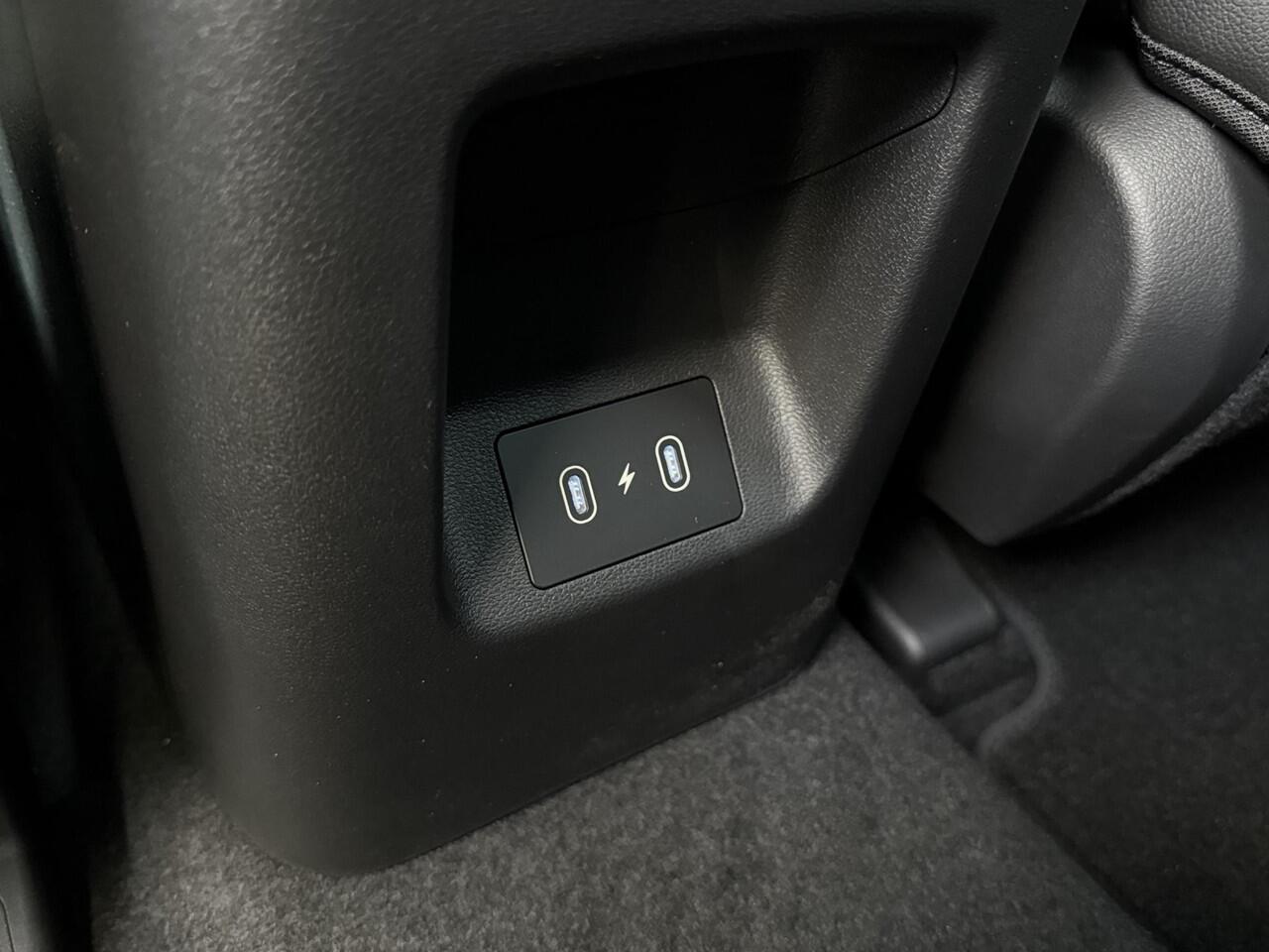 Hyundai TUCSON 1.6 T-GDI PHEV Comfort Smart / Two Tone Zwart Dak / Navigatie / KRELL Audio / Achteruitrijcamera / Stoel- & Stuurverwarming / Elek. Achterklep / Adaptive Cruise Control / Climate Control /