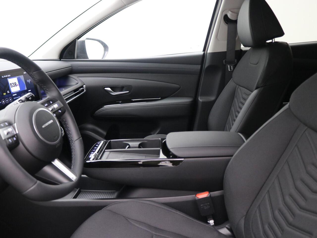 Hyundai TUCSON 1.6 T-GDI PHEV Comfort Smart / Adaptieve Cruise Control / Navigatie / 19" LMV / Stoelverwarming voor / Stuurwielverwarming / Automatische Achterklep / Parkeersensoren voor & Achter /