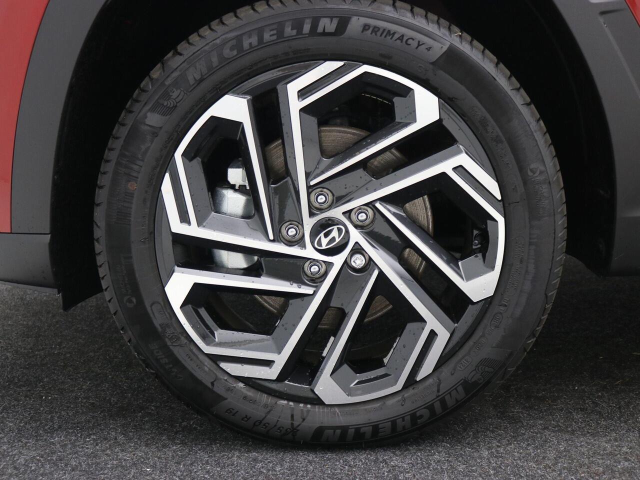 Hyundai TUCSON 1.6 T-GDI PHEV Comfort Smart / Adaptieve Cruise Control / Navigatie / 19" LMV / Stoelverwarming voor / Stuurwielverwarming / Automatische Achterklep / Parkeersensoren voor & Achter /