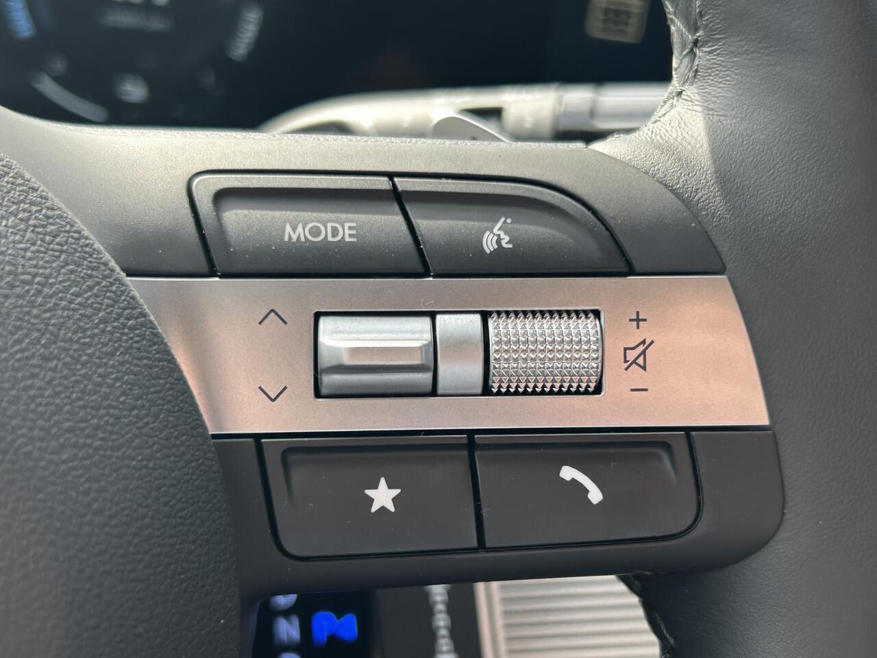 Hyundai TUCSON 1.6 T-GDI HEV Premium / Leder / 360 Camera / Stoel- & Stuurverwarming / Stoelverkoeling / Navigatie / Adaptive Cruise Control / Climate Control / Snel Leverbaar! /