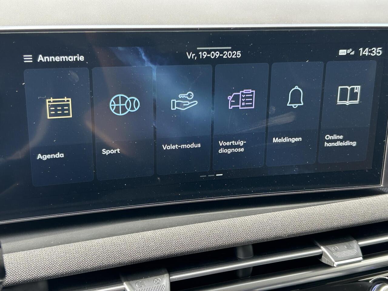 Hyundai TUCSON 1.6 T-GDI HEV Premium / Leder / 360 Camera / Stoel- & Stuurverwarming / Stoelverkoeling / Navigatie / Adaptive Cruise Control / Climate Control / Snel Leverbaar! /