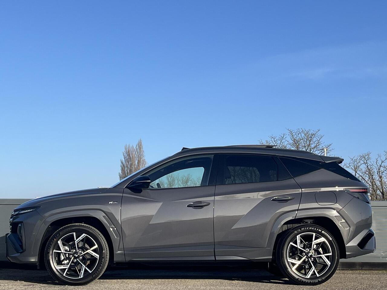 Hyundai TUCSON N Line Sky 1.6 T-GDI HEV 238pk | ¤5.500,- KORTING | MY26 | VERHOOGD VERMOGEN & TREKGEWICHT | SCHUIF/KANTELDAK | 360° CAMERA | ALCANTARA & STOELVERW. & VENTILATIE |