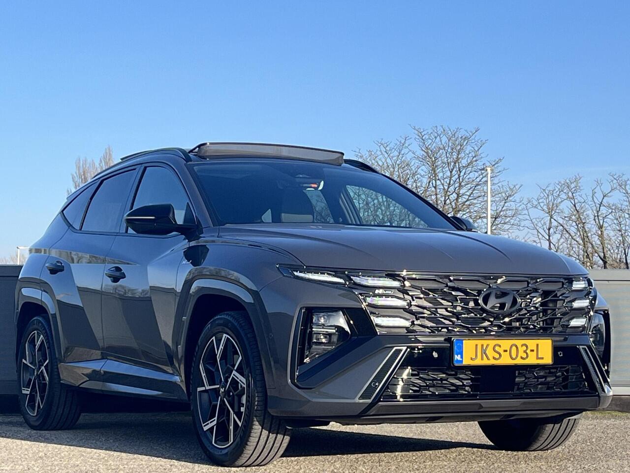 Hyundai TUCSON N Line Sky 1.6 T-GDI HEV 238pk | ¤5.500,- KORTING | MY26 | VERHOOGD VERMOGEN & TREKGEWICHT | SCHUIF/KANTELDAK | 360° CAMERA | ALCANTARA & STOELVERW. & VENTILATIE |