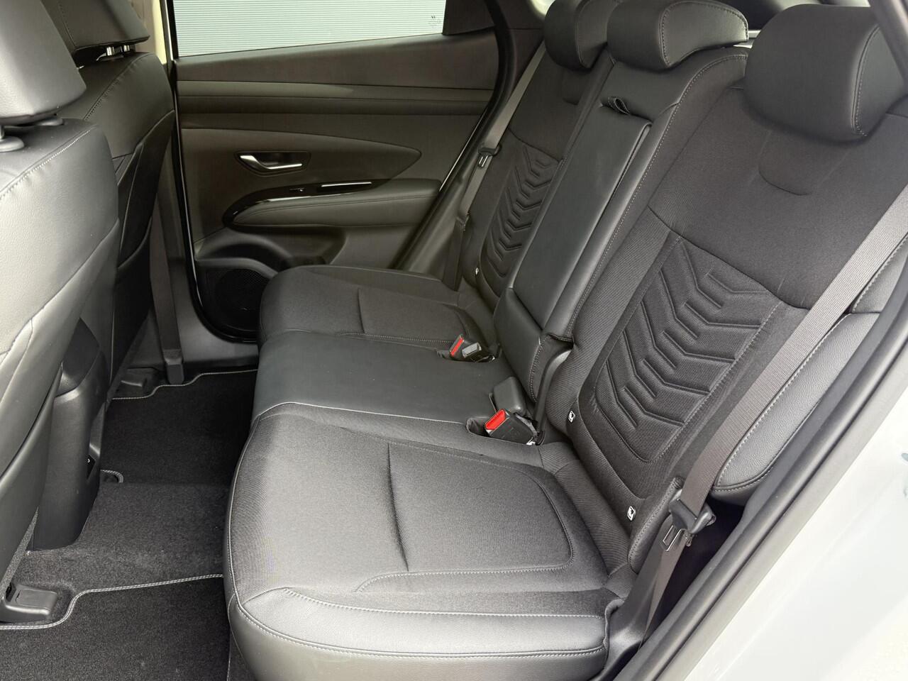 Hyundai TUCSON 1.6 T-GDI PHEV Comfort Smart / Elektrische Achterklep / Stoel+Stuur Verwarming / Achteruitrij Camera / Keyless / Navigatie /