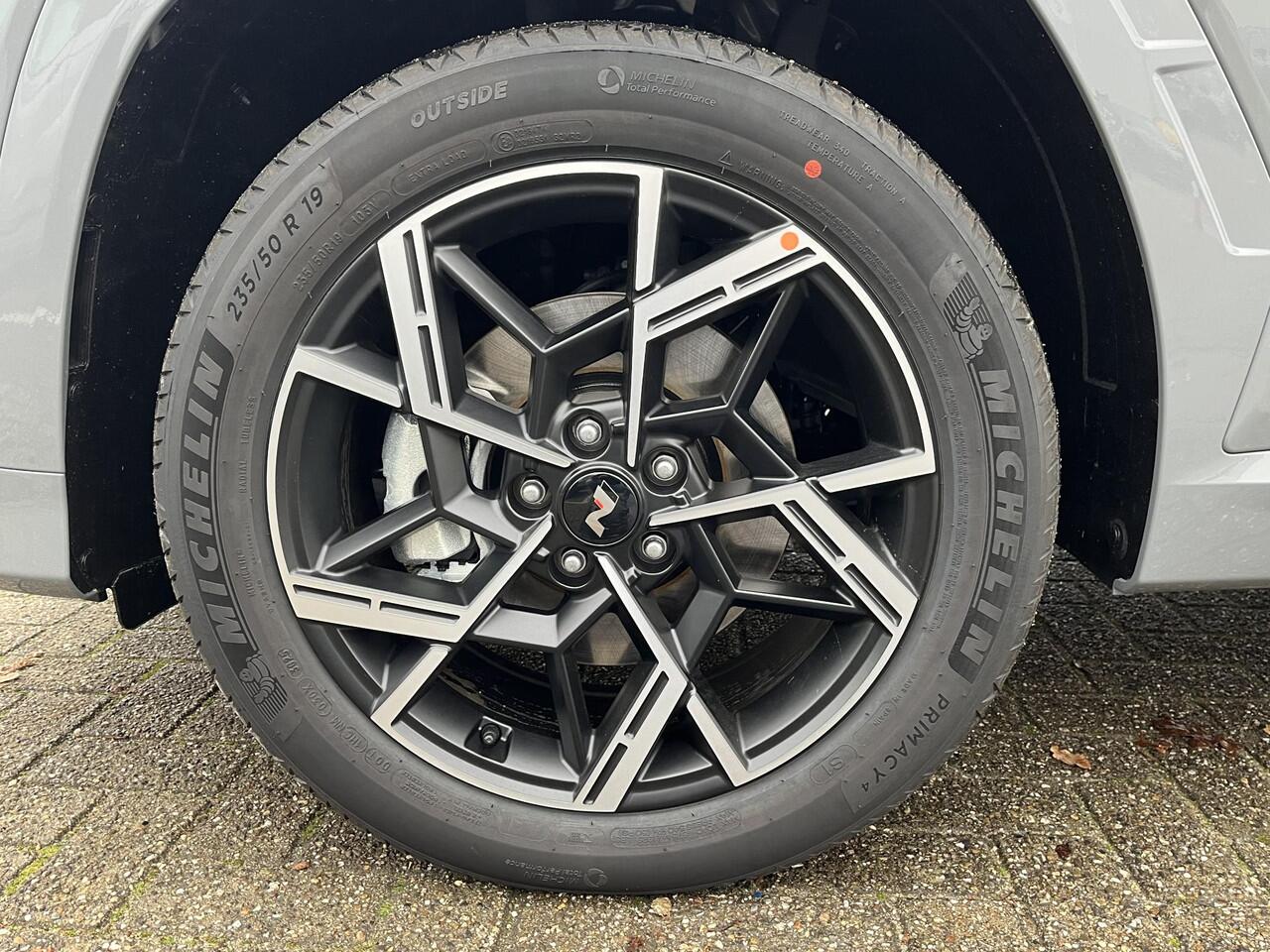 Hyundai TUCSON 1.6 T-GDI HEV N Line Sky / Achterbank verwarmd / Apple Carplay/Android Auto / Panoramadak / Ski luik /