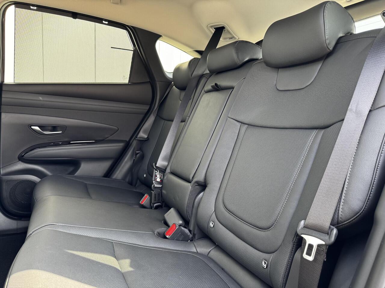 Hyundai TUCSON 1.6 T-GDI PHEV Premium / ¤2500,- Voordeel / Rijklaarprijs / Navigatie / 360 Camera / Memory Seat / Stoelverkoeling / Stoelverwarming Voor + Achter / Stuurverwarming / KRELL Audio /