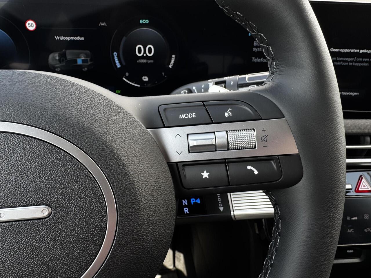 Hyundai TUCSON 1.6 T-GDI PHEV Premium / ¤2500,- Voordeel / Rijklaarprijs / Navigatie / 360 Camera / Memory Seat / Stoelverkoeling / Stoelverwarming Voor + Achter / Stuurverwarming / KRELL Audio /