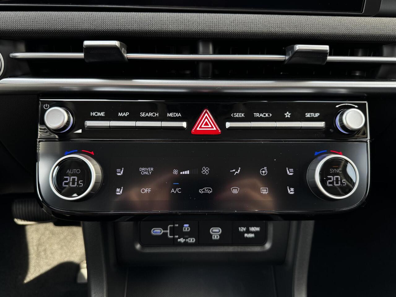 Hyundai TUCSON 1.6 T-GDI PHEV Premium / ¤2500,- Voordeel / Rijklaarprijs / Navigatie / 360 Camera / Memory Seat / Stoelverkoeling / Stoelverwarming Voor + Achter / Stuurverwarming / KRELL Audio /