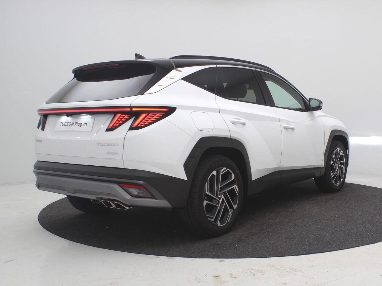 Hyundai TUCSON 1.6 T-GDI PHEV Premium / ¤2.500,- voordeel op de nieuwprijs / Rijklaarprijs / Direct Leverbaar / Full Option / Zwarte Lederen interieur / Two-Tone dak & Lak combinatie /
