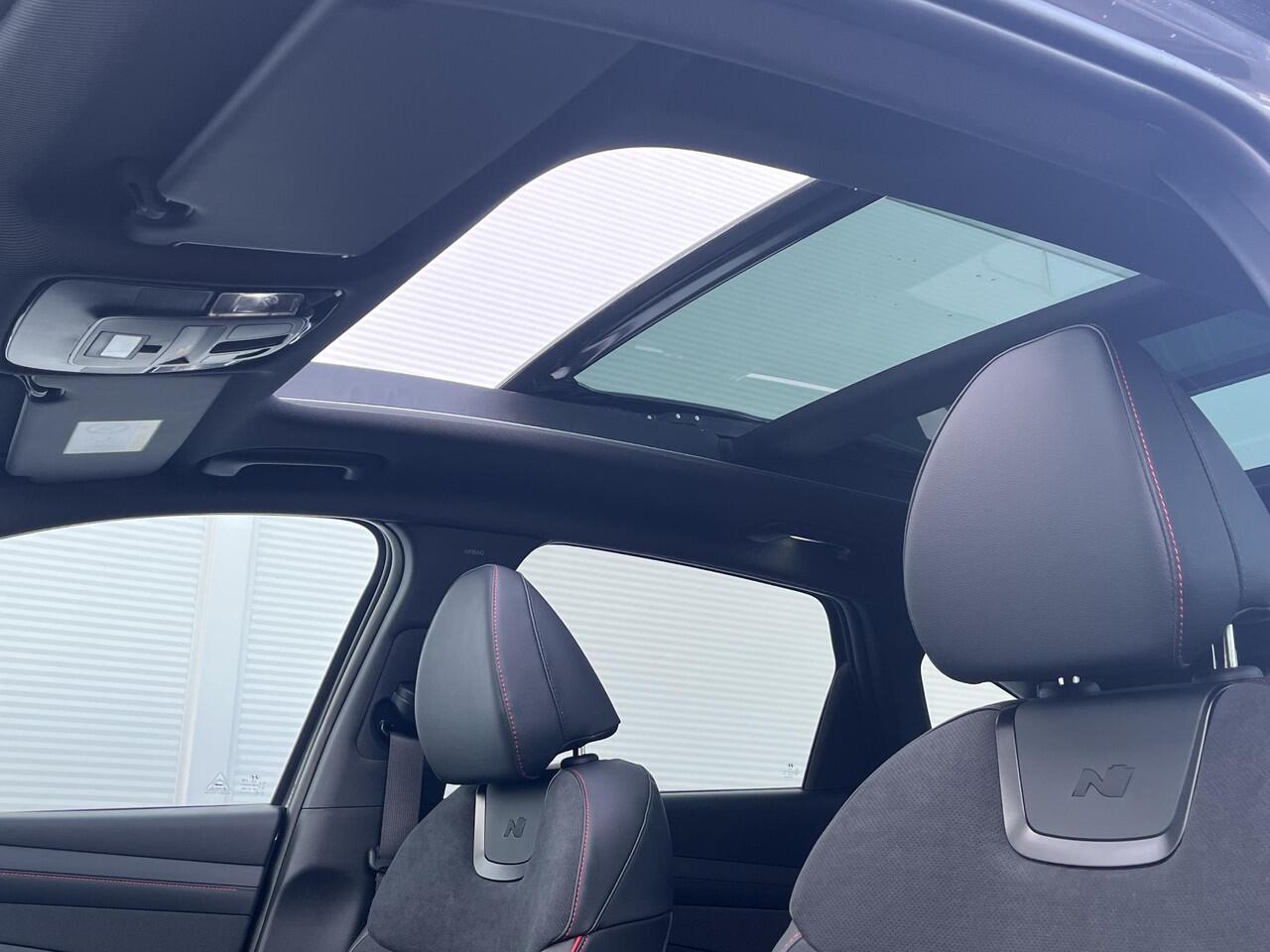 Hyundai TUCSON 1.6 T-GDI PHEV N Line Sky / Business edition / Schuif/kantel-dak / Stoel- en stuurwielverwarming /