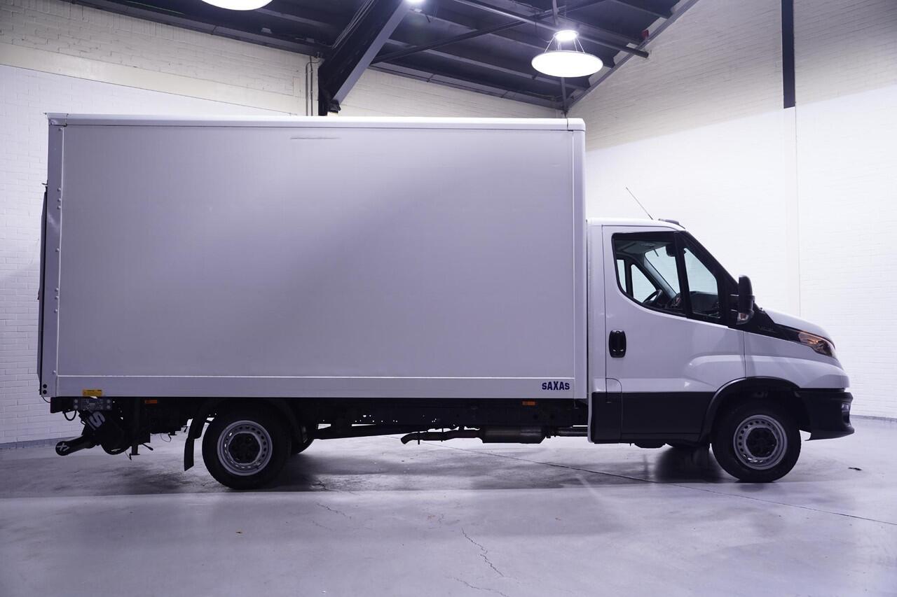 Iveco DAILY 35S16 160 pk Bakwagen met Laadklep Airco ECC Audio DAB+, Enkel Lucht, LxBxH 415x214x208 cm, 3-Zits