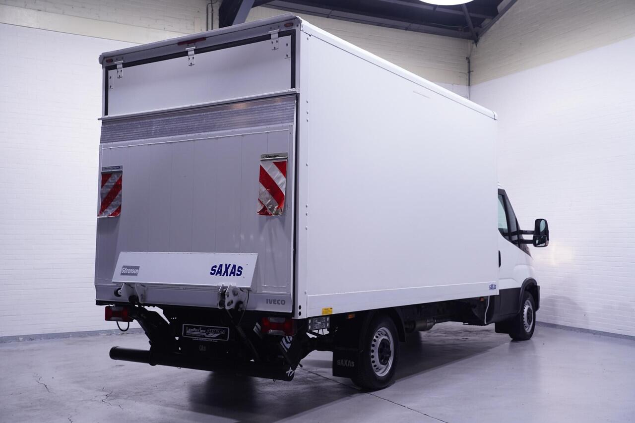 Iveco DAILY 35S16 160 pk Bakwagen met Laadklep Airco ECC Audio DAB+, Enkel Lucht, LxBxH 415x214x208 cm, 3-Zits