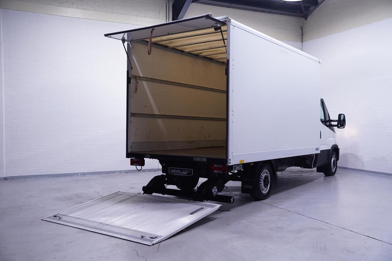 Iveco DAILY 35S16 160 pk Bakwagen met Laadklep Airco ECC Audio DAB+, Enkel Lucht, LxBxH 415x214x208 cm, 3-Zits