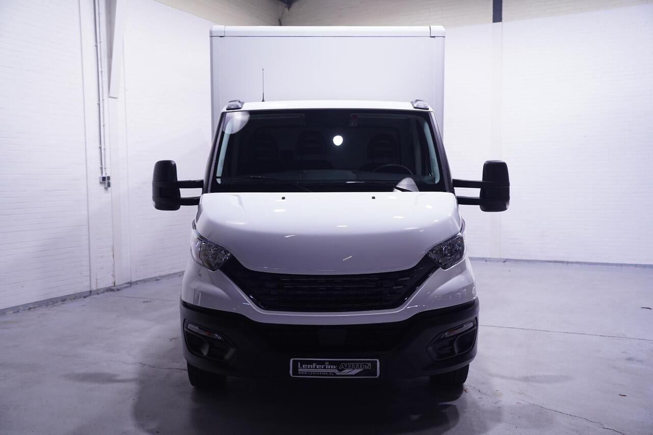 Iveco DAILY 35S16 160 pk Bakwagen met Laadklep Airco ECC Audio DAB+, Enkel Lucht, LxBxH 415x214x208 cm, 3-Zits