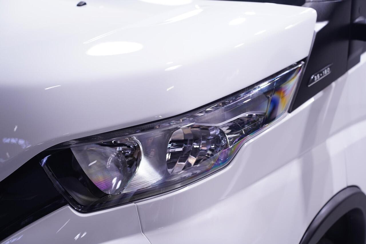 Iveco DAILY 35S16 160 pk Bakwagen met Laadklep Airco ECC Audio DAB+, Enkel Lucht, LxBxH 415x214x208 cm, 3-Zits