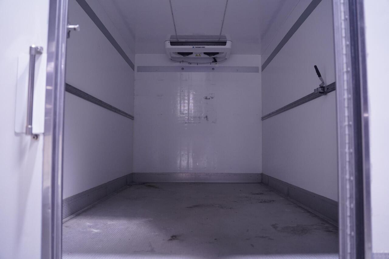 Iveco DAILY 35S14 140 pk Aut. Koel-vries Bakwagen Automaat Airco, Apple Carplay, LxBxH 400x206x210 cm, 2-Zits