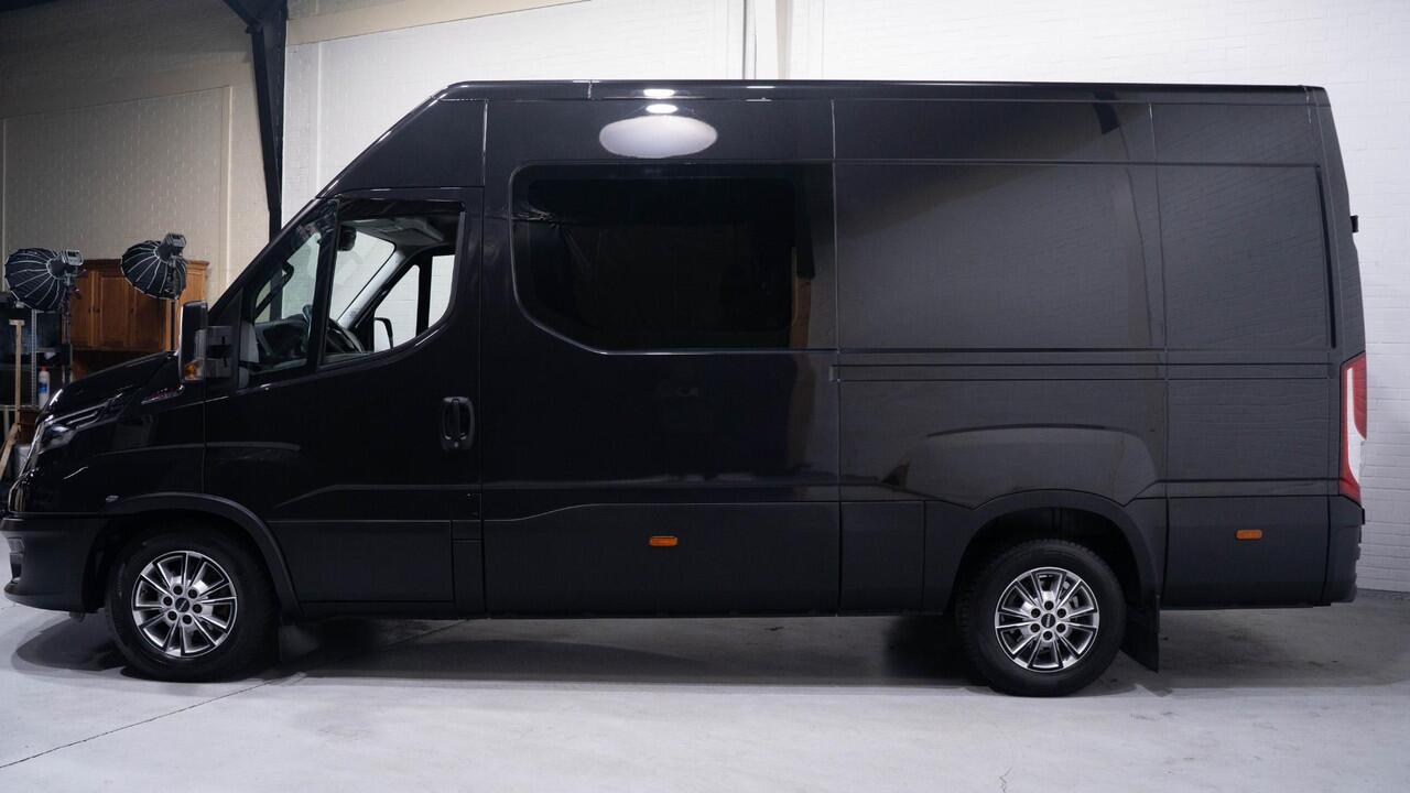 Iveco DAILY 35S21 210 pk Aut. Dubbel Cabine 6-Zits Adapt. Cruise, Navi, Camera, 16" LMV, Trekhaak 3.500 kg