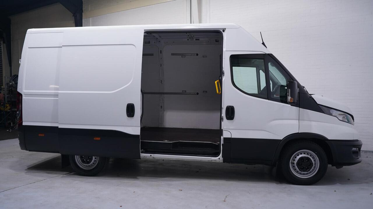 Iveco DAILY 35S16 160 pk L2H2 Airco ECC, Laadruimte Pakket Audio met DAB+, PDC achter, 3-Zits