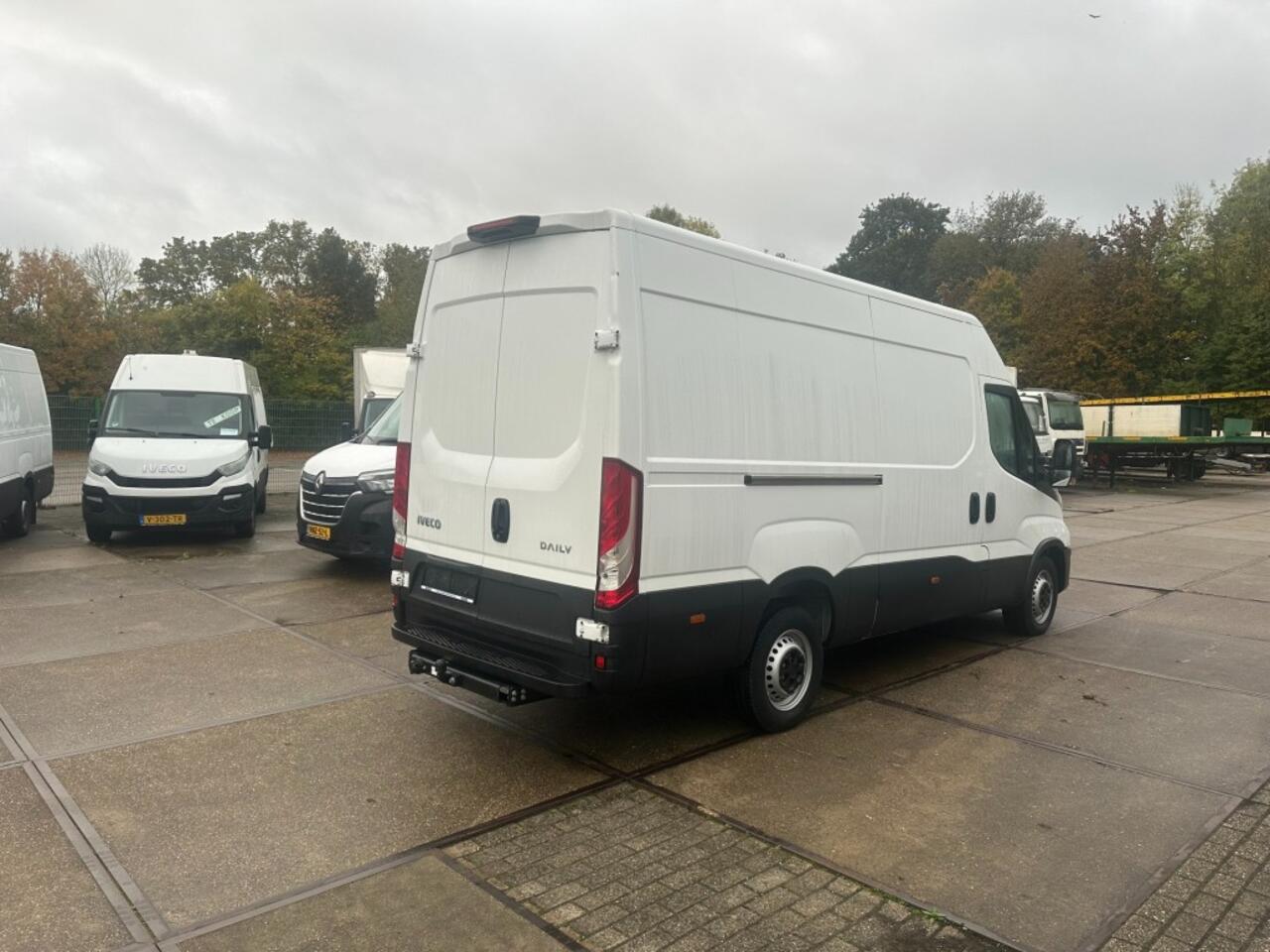 Iveco DAILY 35S14V L3H2