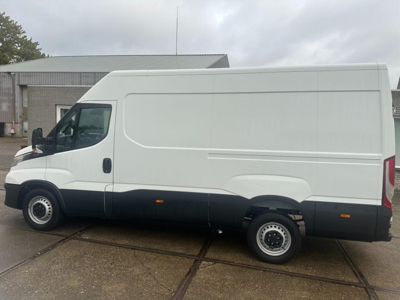 Iveco DAILY 35S14V L3H2