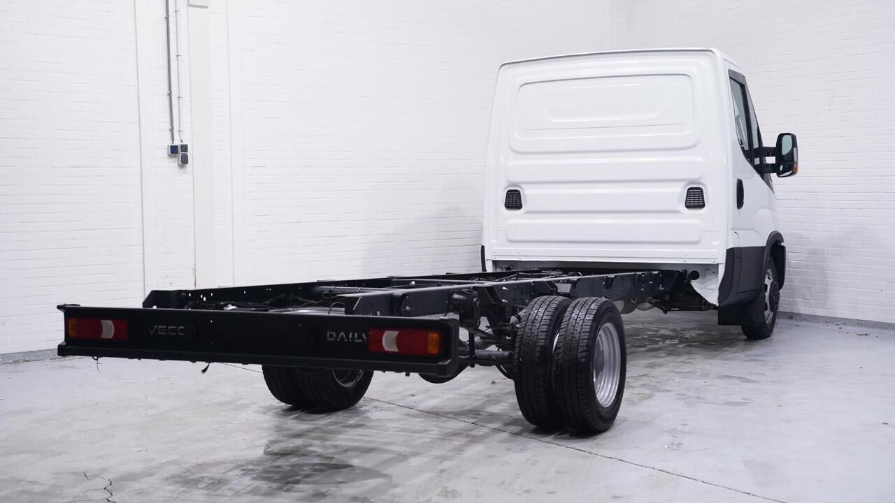 Iveco DAILY 35C14 140 pk Automaat Chassis Nieuw Apple Carplay, Dubbel lucht achter, Airco ECC, Cruise, 3-Zits