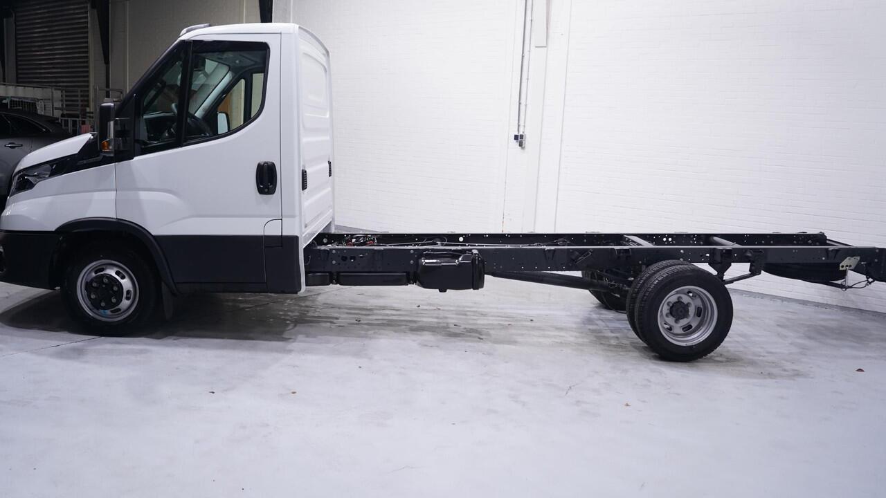 Iveco DAILY 35C14 140 pk Automaat Chassis Nieuw Apple Carplay, Dubbel lucht achter, Airco ECC, Cruise, 3-Zits