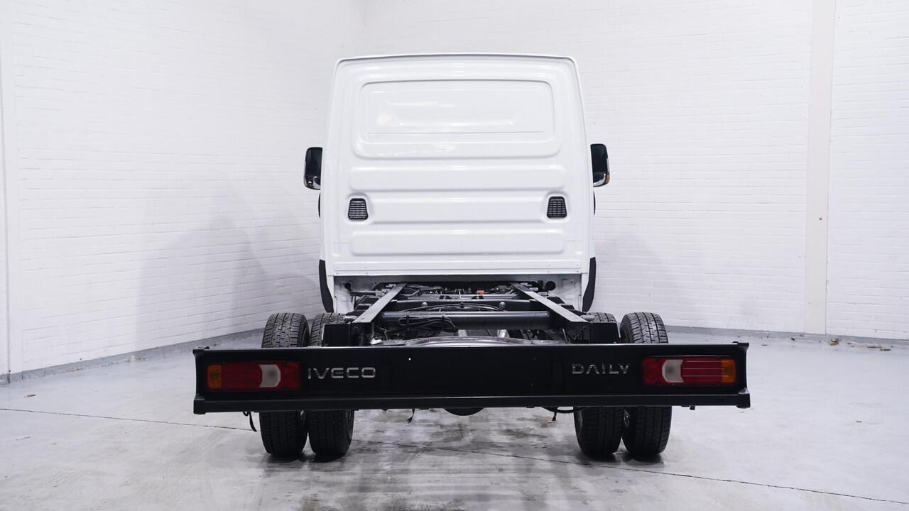 Iveco DAILY 35C14 140 pk Automaat Chassis Nieuw Apple Carplay, Dubbel lucht achter, Airco ECC, Cruise, 3-Zits