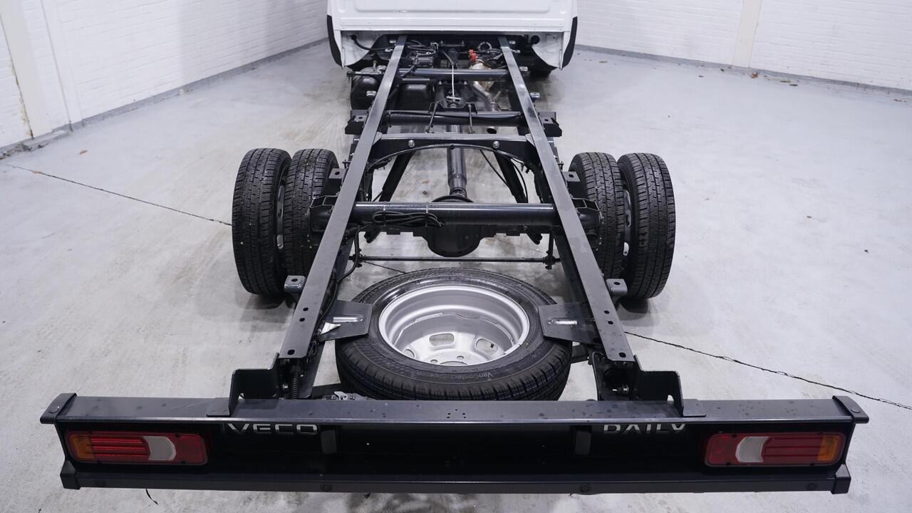 Iveco DAILY 35C14 140 pk Automaat Chassis Nieuw Apple Carplay, Dubbel lucht achter, Airco ECC, Cruise, 3-Zits