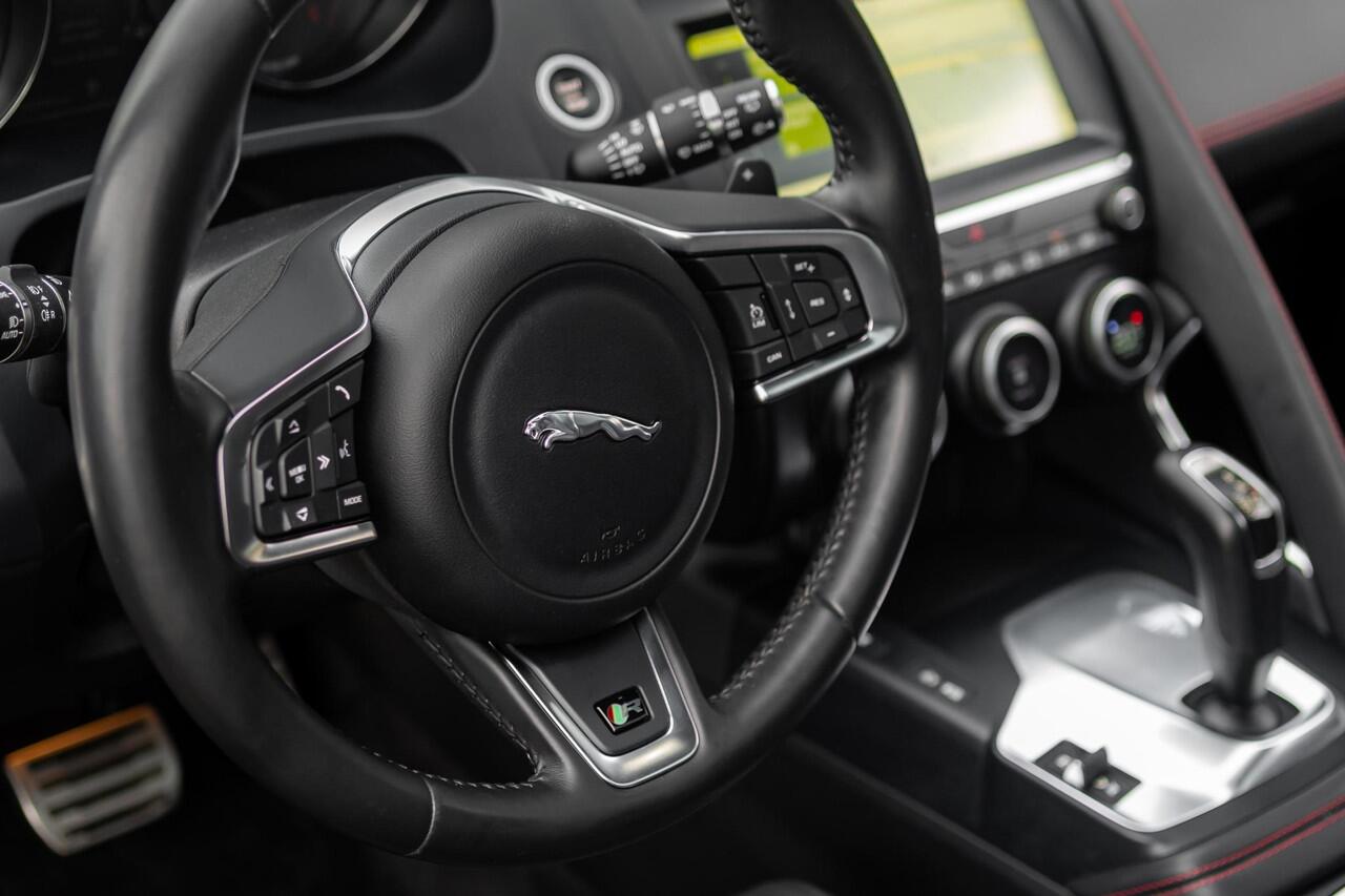 Jaguar E-Pace 2.0 P250 AWD First Edition R | Meridian | HUD | ACC | 360gr | 20"