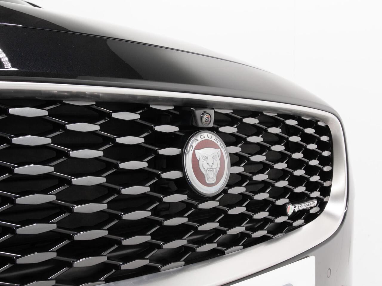 Jaguar E-Pace 1.5 P300e R-Dynamic SE Jaguar E-PACE 1.5 P300 R-Dynamic SE